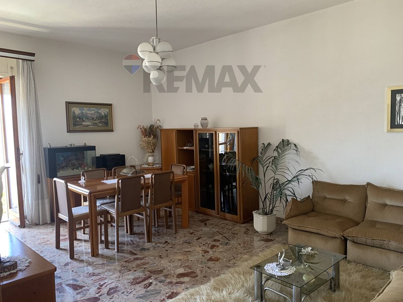 Appartamento in Vendita a Lamezia Terme, 120'000&euro;, 159 m²