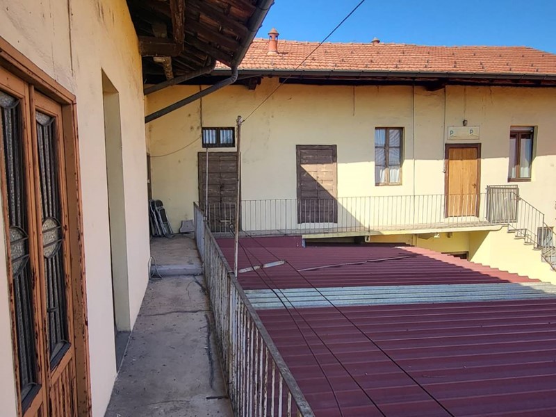 Appartamento in Vendita a Arsago Seprio, 145'000&euro;, 348 m²