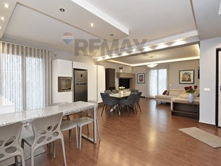 Appartamento in Vendita a Aci Bonaccorsi, 197'000&euro;, 123 m²