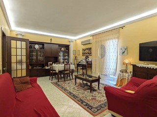 Appartamento in Vendita a Floridia, 138'000&euro;, 121 m²