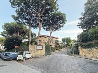 Trilocale in Affitto a Napoli, 2'000&euro;, 80 m²