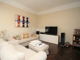 Appartamento in Vendita a Lucca, zona Circonvallazione, 440'000&euro;, 140 m², con Box