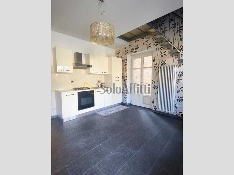 Appartamento in Affitto a Chieri, zona Via Vittorio, 1'000&euro;, 80 m²