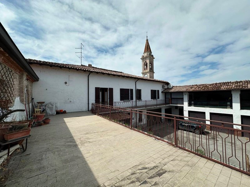 Trilocale in Vendita a Cortemaggiore, 88'000&euro;, 105 m², con Box