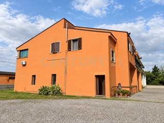 Appartamento in Vendita a Roncoferraro, 180'000&euro;, 250 m², arredato, con Box