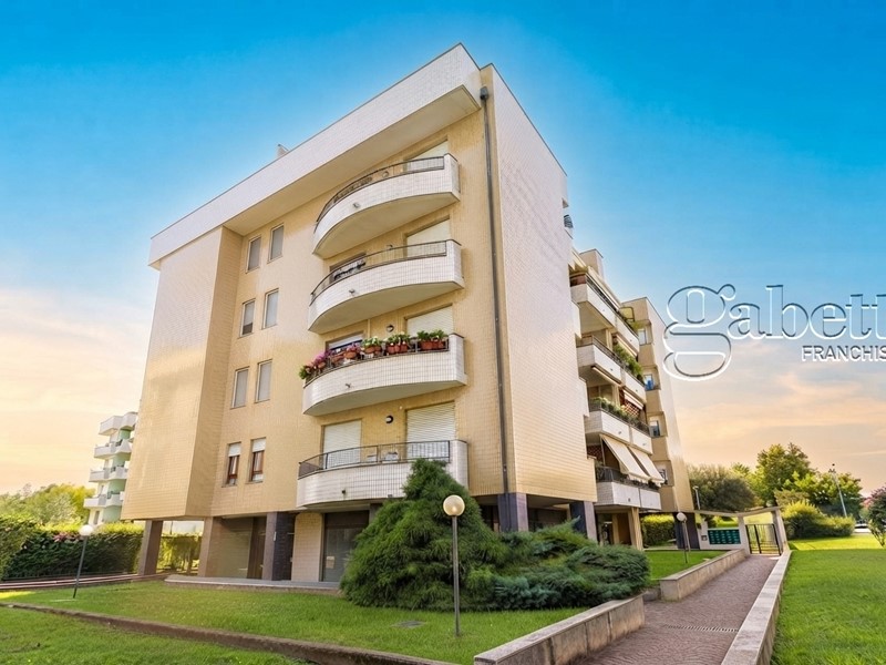 Trilocale in Vendita a Nerviano, 250'000&euro;, 110 m², con Box