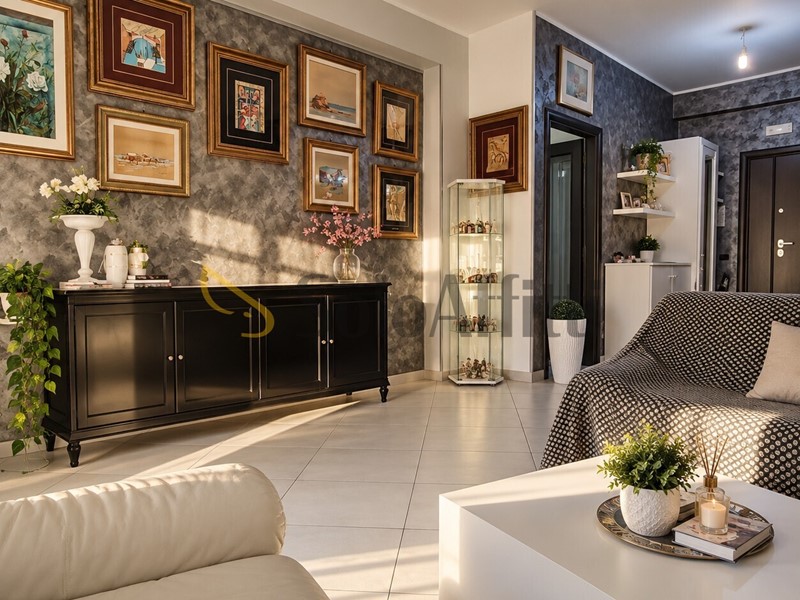 Quadrilocale in Affitto a Catanzaro, zona Lido Corso, 1'200&euro;, 130 m², arredato
