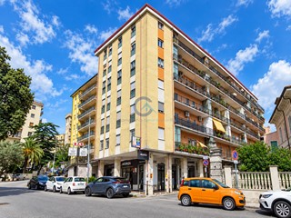 Quadrilocale in Vendita a Catanzaro, zona Pontepiccolo, 180'000&euro;, 120 m²