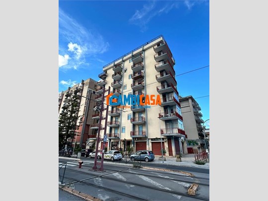 Appartamento in Affitto a Palermo, 650&euro;, 130 m²