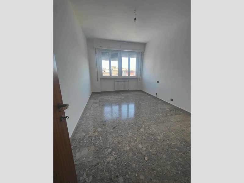 Appartamento in Affitto a Carrara, zona Marina di Carrara, 1'000&euro;, 130 m²