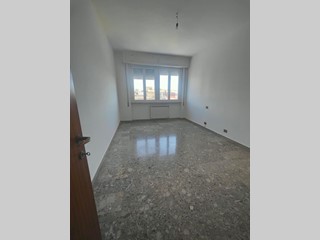 Appartamento in Affitto a Carrara, zona Marina di Carrara, 1'000&euro;, 130 m²