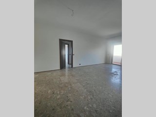Quadrilocale in Affitto a Carrara, zona Marina di Carrara, 1'000&euro;, 100 m²