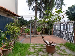 Appartamento in Vendita a Empoli, zona Avane, 385'000&euro;, 180 m², con Box
