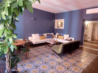 Appartamento in Vendita a Carrara, 350'000&euro;, 200 m², arredato