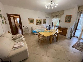 Appartamento in Vendita a Massa, zona Ronchi, 278'000&euro;, 83 m², arredato