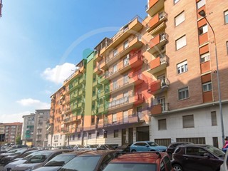 Bilocale in Vendita a Torino, 99'000&euro;, 62 m²
