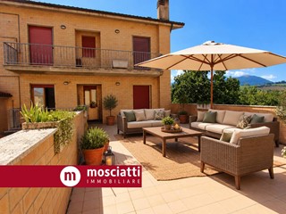 Appartamento in Vendita a Matelica, 120'000&euro;, 85 m²