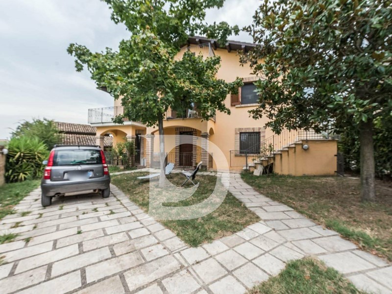Quadrilocale in Vendita a Collecorvino, 166'000&euro;, 217 m²