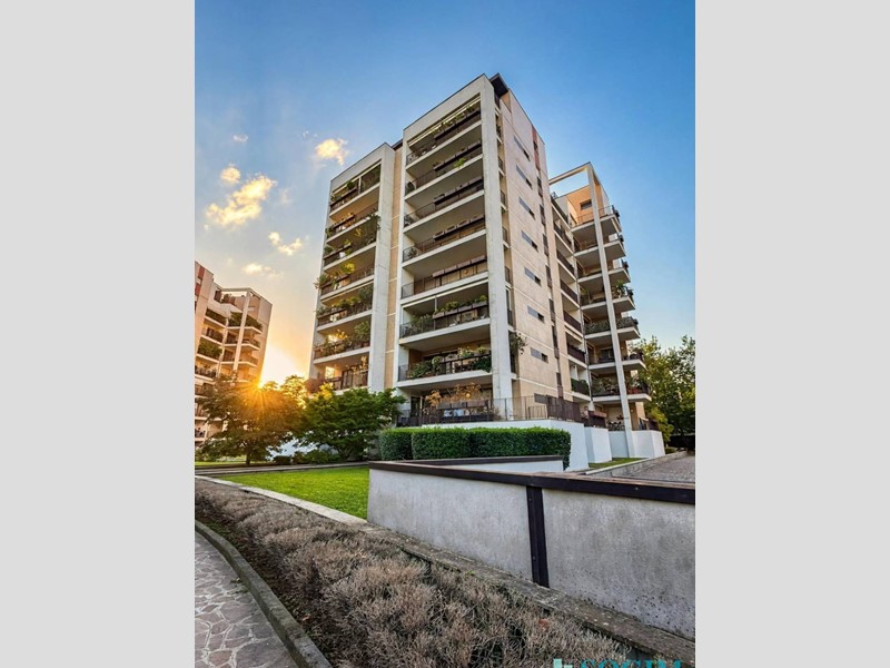 Attico in Vendita a San Donato Milanese, 890'000&euro;, 201 m²