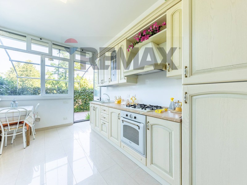 Trilocale in Vendita a Roma, 209'000&euro;, 71 m²