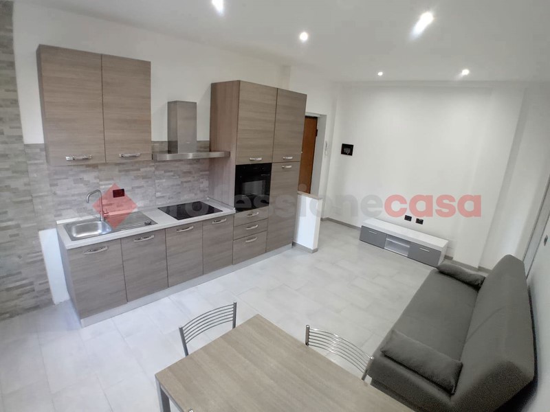 Trilocale in Affitto a Rescaldina, 850&euro;, 80 m², arredato