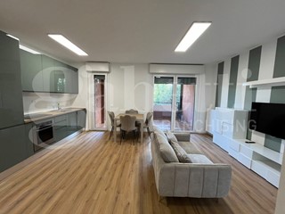 Bilocale in Affitto a Milano, 1'000&euro;, 61 m², arredato, con Box