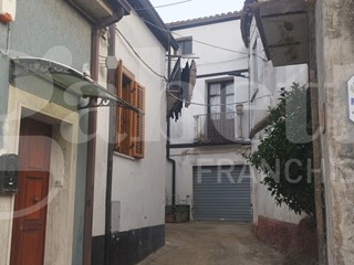 Appartamento in Vendita a Squillace, 50'000&euro;, 140 m²