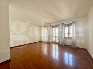 Quadrilocale in Affitto a Torino, 1'600&euro;, 120 m²