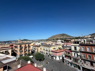 Quadrilocale in Affitto a Pozzuoli, 3'000&euro;, 130 m², arredato