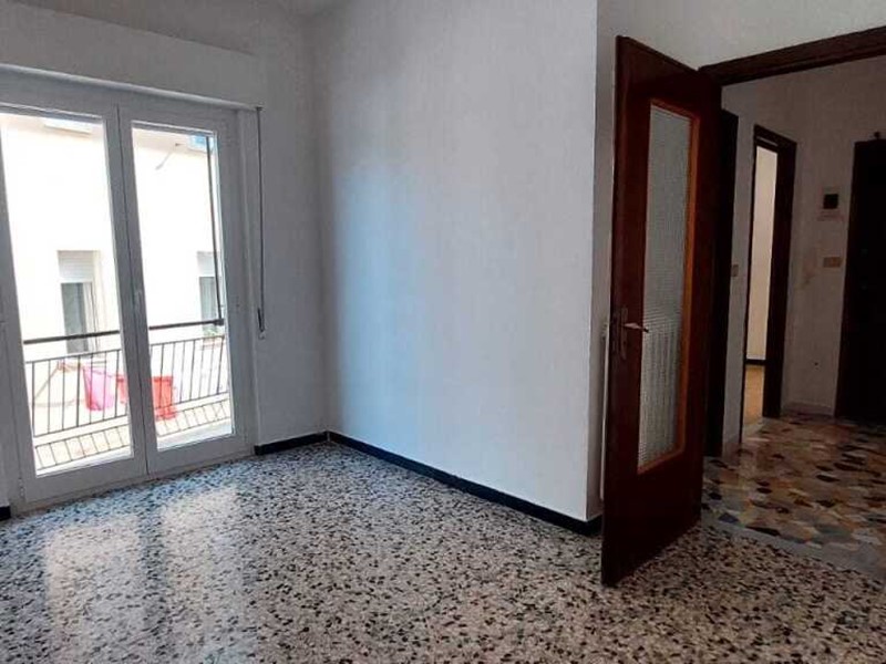 Quadrilocale in Vendita a Imperia, zona Porto Maurizio, 145'000&euro;, 80 m²
