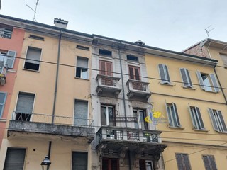 Bilocale in Vendita a Parma, zona Parma Centro, 135'000&euro;, 52 m², arredato