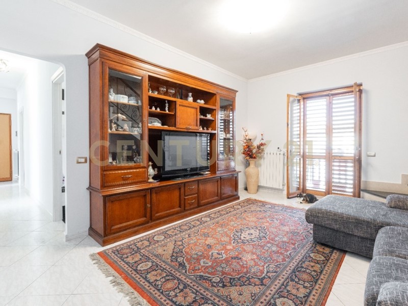 Appartamento in Vendita a Aci Catena, 125'000&euro;, 160 m², con Box
