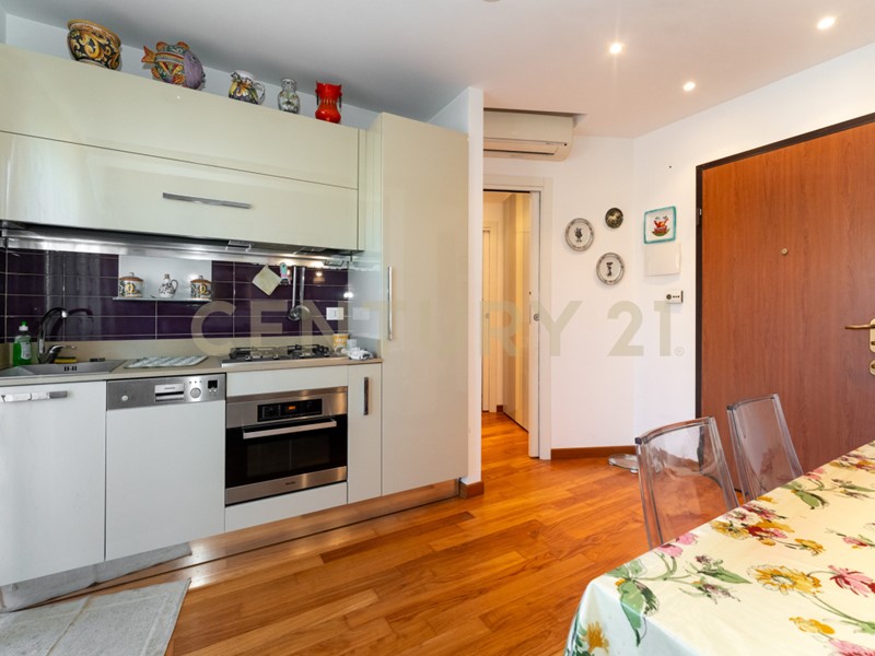 Bilocale in Vendita a Catania, 198'000&euro;, 59 m², con Box