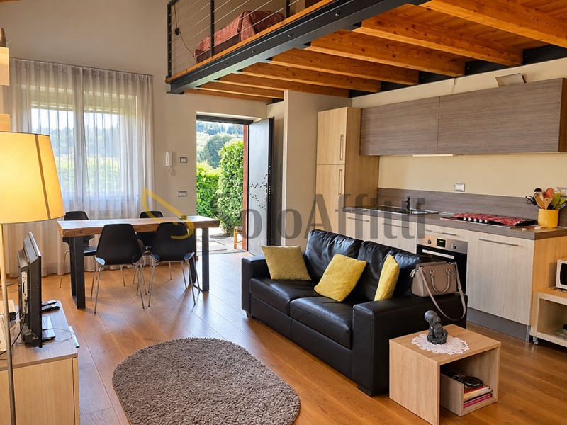 Monolocale in Affitto a Montano Lucino, zona Montano, 750&euro;, 50 m², arredato