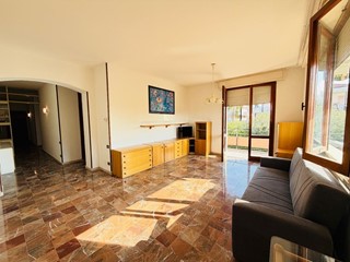 Quadrilocale in Vendita a Massa, zona Marina di Massa, 280'000&euro;, 100 m²