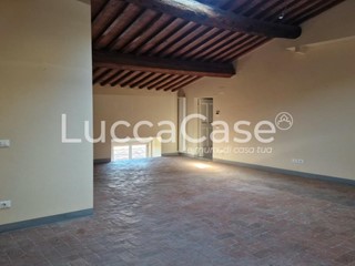 Quadrilocale in Affitto a Lucca, 1'600&euro;, 100 m², arredato