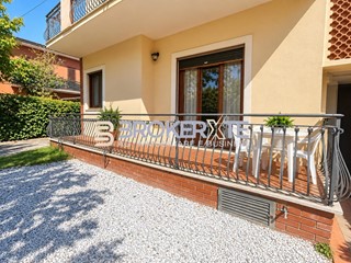 Appartamento in Vendita a Massa, zona Ronchi, 325'000&euro;, 96 m²
