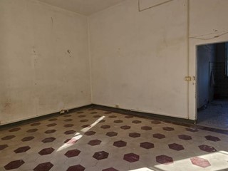 Trilocale in Vendita a Fauglia, 75'000&euro;, 65 m², con Box