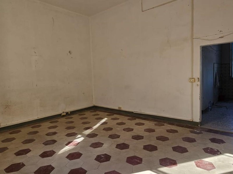 Trilocale in Vendita a Fauglia, 75'000&euro;, 65 m², con Box