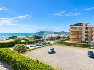 Trilocale in Vendita a Sarzana, zona Marinella di Sarzana, 250'000&euro;, 60 m², arredato, con Box