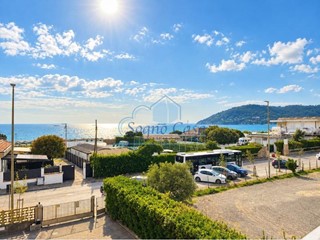 Trilocale in Vendita a Sarzana, zona Marinella di Sarzana, 250'000&euro;, 60 m², arredato, con Box