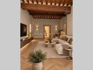Appartamento in Vendita a Lucca, 720'000&euro;, 179 m²