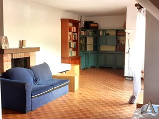 Appartamento in Vendita a Massa, 250'000&euro;, 182 m²