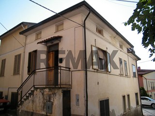 Quadrilocale in Vendita a Lama dei Peligni, 35'000&euro;, 94 m²