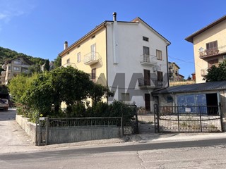 Appartamento in Vendita a Tornareccio, 60'000&euro;, 316 m²