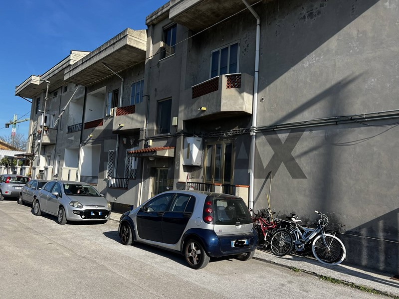 Appartamento in Vendita a Pescara, 98'000&euro;, 173 m²