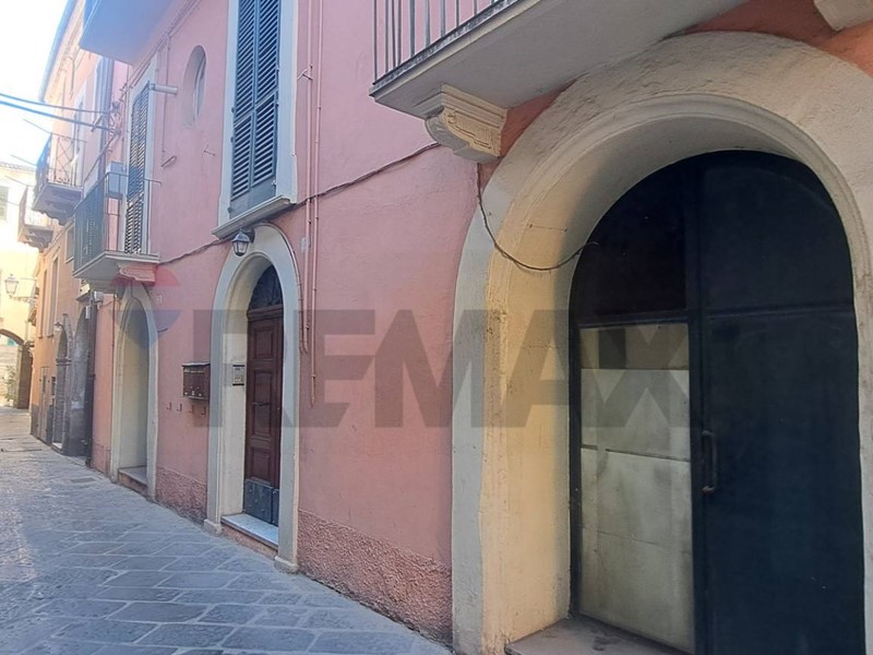 Appartamento in Vendita a Lanciano, 65'000&euro;, 218 m²