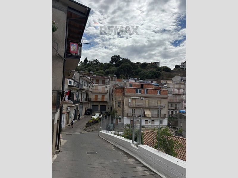 Quadrilocale in Vendita a Caronia, 45'000&euro;, 102 m²