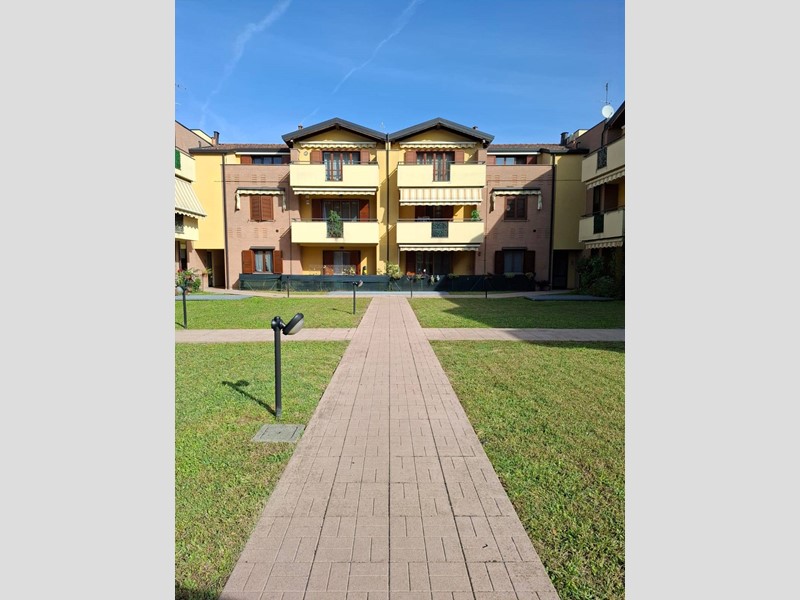 Monolocale in Vendita a Cavenago di Brianza, 95'000&euro;, 37 m²