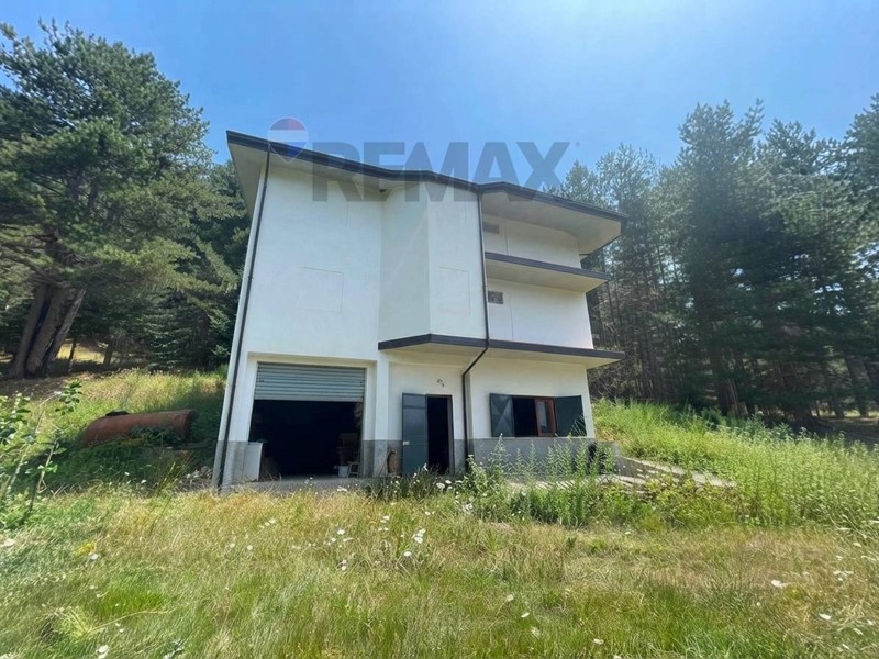 Trilocale in Vendita a San Giovanni in Fiore, 140'000&euro;, 300 m²